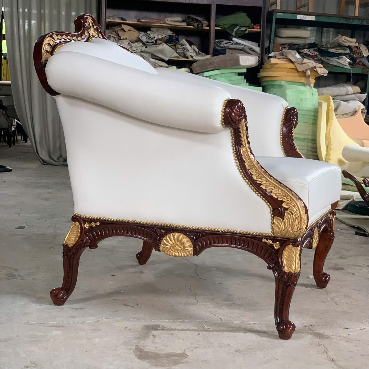BỘ SOFA DÁT VÀNG ALTHORP – VẺ ĐẸP QUÝ TỘC VƯỢT THỜI GIAN